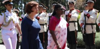 Силјановска-Давкова ја пречека индиската претседателка Мурму со највисоки државни почести