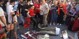 Масовни протести во Тирана, демонстрантите бараа оставка од Рама