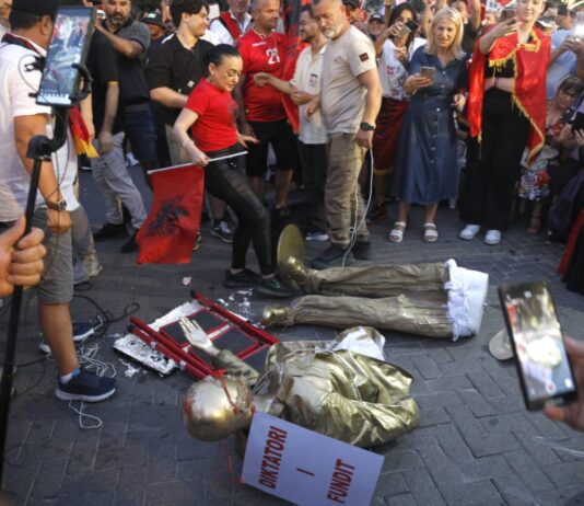 Масовни протести во Тирана, демонстрантите бараа оставка од Рама