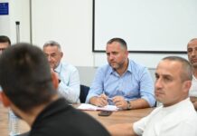 Експерти од ЈП „Водовод и канализација“ се во Гостивар, утврдуваат каква е состојбата со водата, вели Тошковски