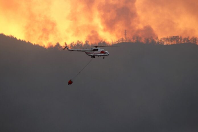 Forest fires continue to rage across Turkey on third day Pozar Helikopter