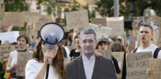 Зеленски се соочува со најдиректниот предизвик за власта од избивањето на војната