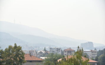 ЦУК: Чадот над Скопје доаѓа од пожарот на Китка