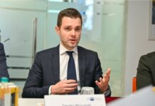 Муцунски за „Политико“: Македонија заслужува праведен и кредибилен пат кон ЕУ