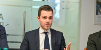 Муцунски за „Политико“: Македонија заслужува праведен и кредибилен пат кон ЕУ
