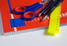 Пазарните инспектори проверуваат дали трговците го поевтиниле школскиот прибор