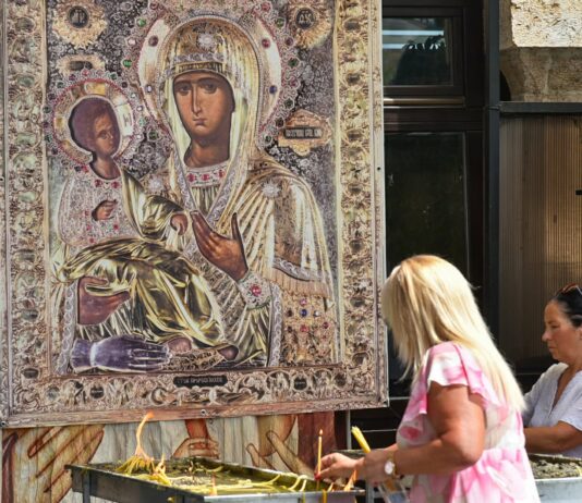 ФОТО: Скопјани го одбележаа христијанскиот празник Успение на Пресвета Богородица