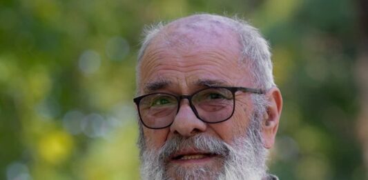 Сите го знаете Род Стјуарт, а кој го знае Диме Поповски?