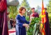Силјановска-Давкова положи цвеќе на гробовите на Глигоров, Трајковски и Кљусев по повод 35 години независност