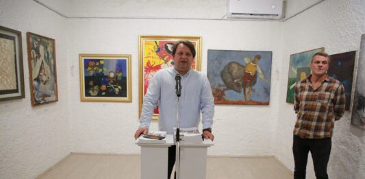 Ликовен портрет на Кавадарци составен од 105 дела на 67 кавадаречки уметници