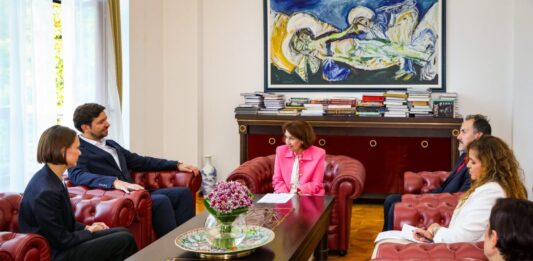 Силјановска Давкова на средба со раководството на фестивалот „Браќа Манаки“ и ДФРМ: Програмската содржина во фокусот