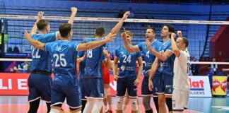 По една репрезентација од секоја група се пласира во полуфиналето