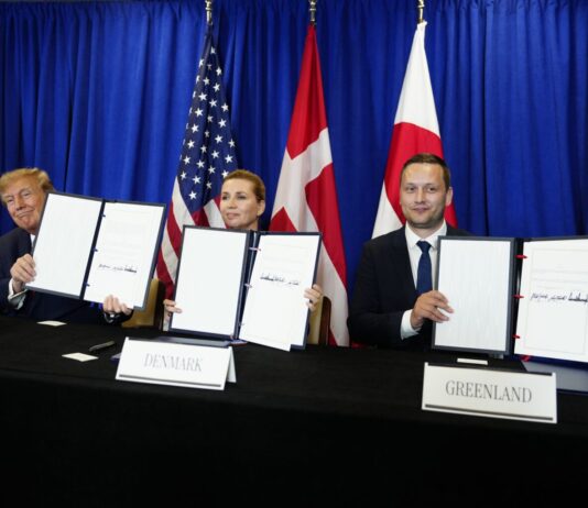 Трамп отстапи од анексија на Гренланд, а САД добија дозвола за зголемено воено присуство