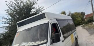 Санкционирани превозник и возач: Превезувал 18 деца во возило предвидено за најмногу девет лица