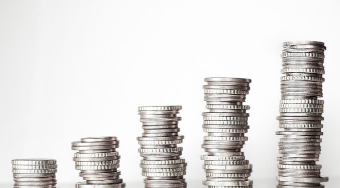 Средновековна ризница во Русија: Пронајдени 2.600 сребрени монети, меѓу нив и стотици досега непознати