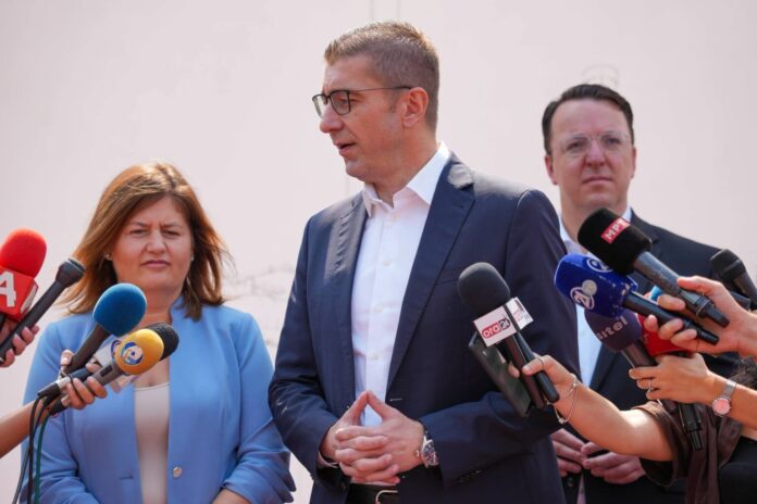 mickoski vo poseta na Tesa energi - foto Vlada mickoski vo poseta na Tesa energi - foto Vlada