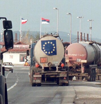 Двесте и три милиони евра дневно „голтаат“ бензинските пумпи