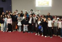 Кога јавниот простор е училница, наставничките – актерки, а децата – најубава публика
