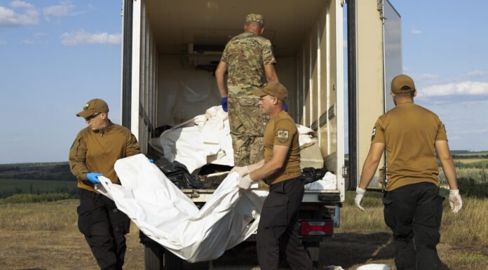 Украина и Русија разменија тела на загинати војници со посредство на Црвениот крст