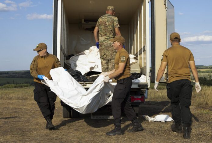 Exhumation of Russian soldiers' remains near Donetsk frontline