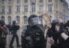 Над 1.400 приведени на протестите во Франција, повредени стотици полицајци и демонстранти
