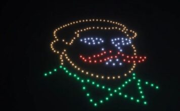 Небото над Скопје осветлено со дронови по повод 23 Октомври