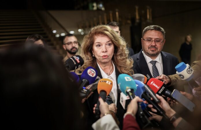 Bulgarians cast votes in first round of presidential election