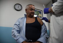 Почна вакцинацијата против сезонски грип, Клековски се вакцинираше меѓу првите