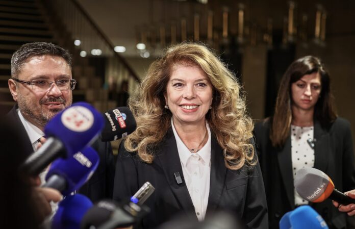 Bulgarians cast votes in first round of presidential election