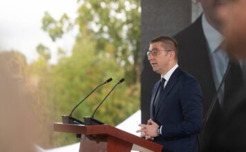 Политичките разлики не смеат да бидат посилни од заедничката одговорност за државата, порача Мицкоски
