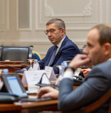 Мицкоски ја честиташе изборната победа во Србија