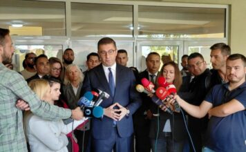 Потврдена средбата Муцунски – Петрова, Мицкоски: Само со дијалог можеме да дојдеме до решение