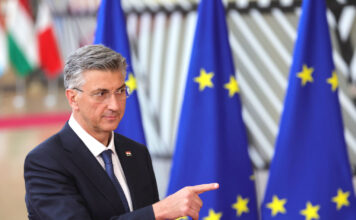 Европски лидери сѐ погласно јавно го преиспитуваат Брисел
