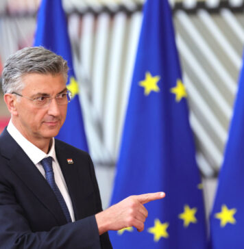 Европски лидери сѐ погласно јавно го преиспитуваат Брисел