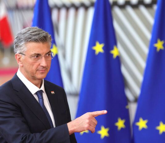 Европски лидери сѐ погласно јавно го преиспитуваат Брисел