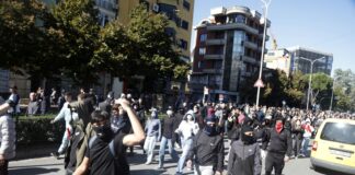 Ескалација на протестите во Албанија, ЕУ бара одговорност