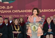 Силјановска-Давкова ги повика студентите активно да ги бараат своите права и да се стремат кон промени