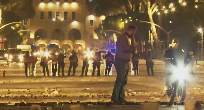 Судири на антивладините протести во Тирана, полицијата употреби водени топови и солзавец