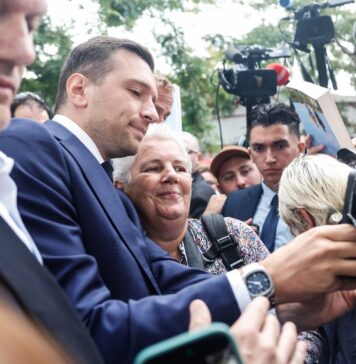 Најпопуларниот француски политичар Џордан Бардела со текст што ја става во опасност и Марин Ле Пен
